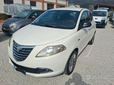 Usata Lancia Ypsilon Platinum 69 CV (50 kW) 2011 Bianco Utilitaria