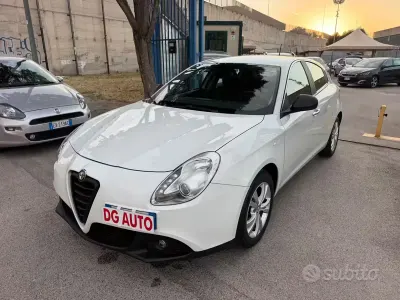 Usata Alfa Romeo Giulietta 105 CV (77 kW) 2013 Bianco Utilitaria