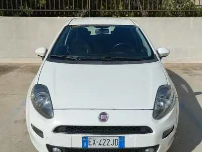 Usata Fiat Grande Punto 75 CV (55 kW) 2015 Bianco Utilitaria