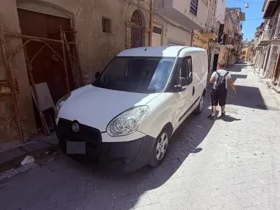 Usata Fiat Doblò 90 CV (66 kW) 2012 Bianco Monovolume