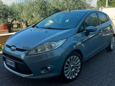 Usata Ford Fiesta Titanium 82 CV (60 kW) 2009 Blu/azzurro Berlina