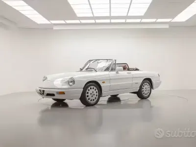 Usata Alfa Romeo Spider 122 CV (89 kW) 1990 Bianco Cabrio