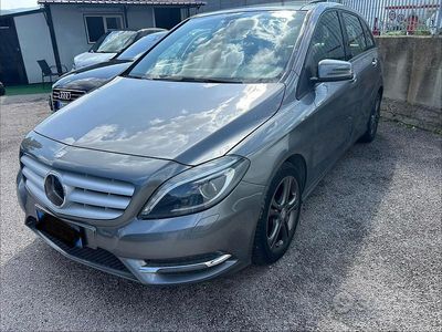 Usata Mercedes B180 Premium 109 CV (80 kW) 2014 Grigio Monovolume