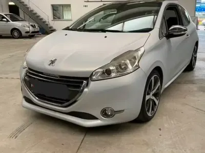 Usata Peugeot 208 115 CV (84 kW) 2013 Grigio Utilitaria