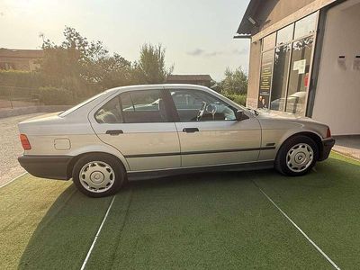 Usata BMW 316 99 CV (72 kW) 1993 Grigio Berlina