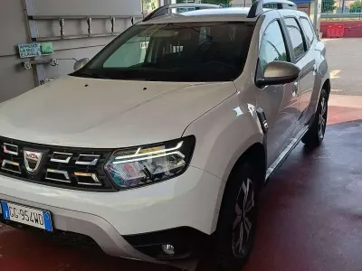 Usata Dacia Duster Prestige 101 CV (74 kW) 2021 Bianco SUV