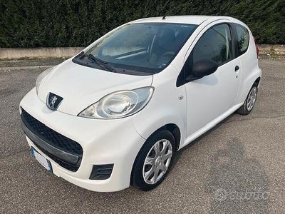 Begagnad Peugeot 107 68 HK (50 kW) 2010 Vit Halvkombi