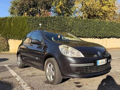 Usata Renault Clio II Privilege 75 CV (55 kW) 2007 Berlina
