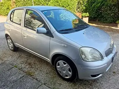 Second-hand Toyota Yaris 65 CP (47 kW) 2005 Gri Hatchback