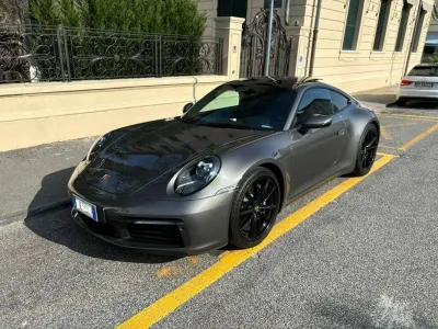 Usata Porsche 911 Carrera 385 CV (283 kW) 2023 Grigio Coupé