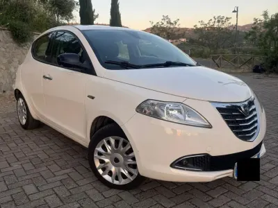 Begagnad Lancia Ypsilon 95 HK (69 kW) 2014 Vit Halvkombi