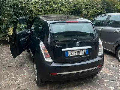 Usata Lancia Ypsilon 60 CV (44 kW) 2008 Nero Utilitaria
