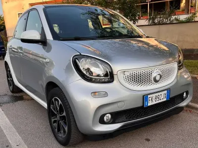 Usata Smart ForFour 84 CV (61 kW) 2017 Argento Utilitaria