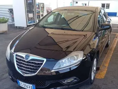 Usata Lancia Delta 120 CV (88 kW) 2013 Utilitaria