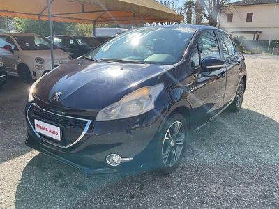 Usata Peugeot 208 Allure 68 CV (50 kW) 2015 Utilitaria