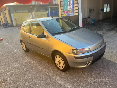 Usata Fiat Punto 60 CV (44 kW) 2002 Utilitaria