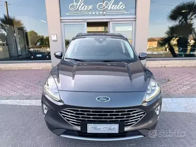 Usata Ford Kuga Titanium 120 CV (88 kW) 2021 Grigio SUV