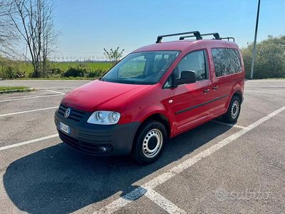 Usata VW Caddy 109 CV (80 kW) 2009 Rosso Monovolume