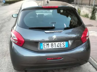 Usata Peugeot 208 Active 68 CV (50 kW) 2012 Grigio Utilitaria