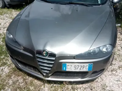 Usata Alfa Romeo 147 120 CV (88 kW) 2006 Grigio Utilitaria