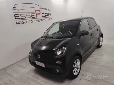 Begagnad Smart ForFour Prime 71 HK (52 kW) 2018 Svart Halvkombi