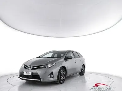Usata Toyota Auris Hybrid Active 99 CV (72 kW) 2015 Grigio Utilitaria