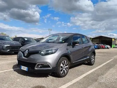Usata Renault Captur Zen 90 CV (66 kW) 2016 Grigio SUV