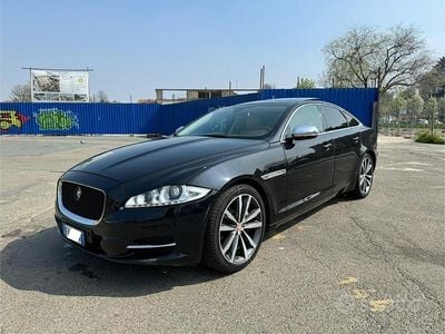 Usata Jaguar XJ Premium Luxury 275 CV (202 kW) 2015 Nero Berlina