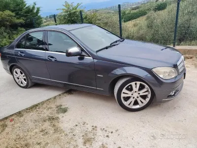 Usata Mercedes 220 170 CV (125 kW) 2008 Grigio Berlina