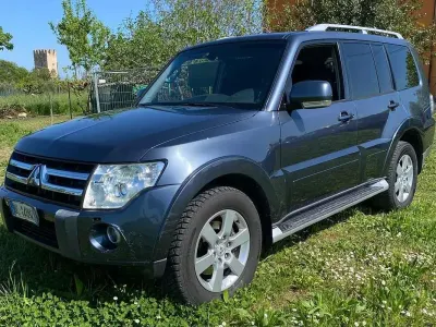 Usata Mitsubishi Pajero Intense 160 CV (117 kW) 2008 Blu/azzurro SUV