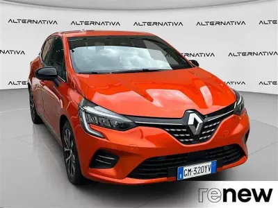 Käytetty Renault Clio V Techno 145 HP (106 kW) 2023 Oranssi Sedan