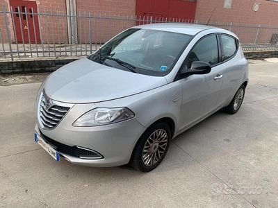 Usata Lancia Ypsilon Gold 95 CV (69 kW) 2014 Grigio Utilitaria