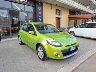 Usata Renault Clio II 75 CV (55 kW) 2010 Verde Berlina