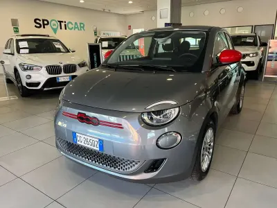 Begagnad Fiat 500e Passion 42 kW (58 HK) 2021 Grå Halvkombi