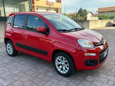 Usata Fiat Panda Lounge 85 CV (62 kW) 2017 Rosso Utilitaria