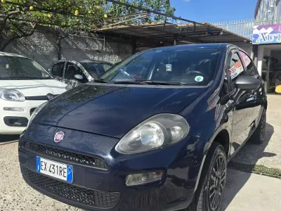 Usata Fiat Punto Young 77 CV (56 kW) 2015 Blu Utilitaria