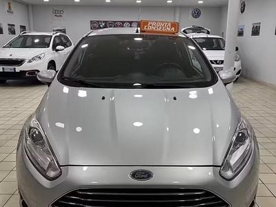 Usata Ford Fiesta Titanium 80 CV (58 kW) 2013 Grigio Utilitaria