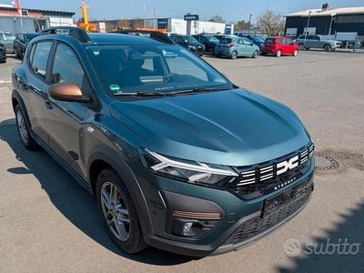 Usata Dacia Sandero Essentiel 100 CV (73 kW) 2025 Verde Berlina