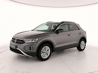 Usata VW T-Roc Life 110 CV (80 kW) 2022 Indium grey metallizzato nero SUV