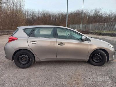 Usata Toyota Auris 2013 Marrone Berlina