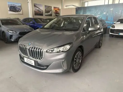 Usata BMW 218 Active Tourer Luxury Line 136 CV (100 kW) 2023 Skyscraper grau metallic Monovolume