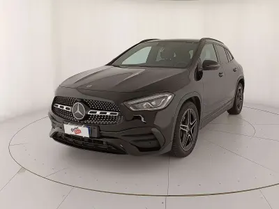 Usata Mercedes GLA200 Premium 150 CV (110 kW) 2022 Nero metallizzato SUV