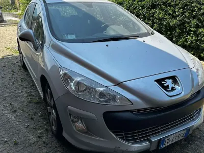 Usata Peugeot 308 Premium 90 CV (66 kW) 2010 Berlina