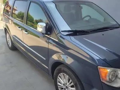 Usata Lancia Voyager Platinum 177 CV (130 kW) 2013 Blu/azzurro Monovolume