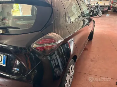 Usado Renault Zoe Intens 50 kW (69 CV) 2020 Negro Utilitario