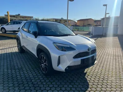 Nuova Toyota Yaris Hybrid Sport 92 CV (67 kW) 2026 Bianco Station wagon