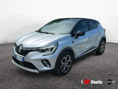Usata Renault Captur Intens 101 CV (74 kW) 2023 Varsavia SUV