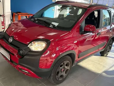 Usata Fiat Panda Cross Cross 69 CV (50 kW) 2023 Rosso Utilitaria