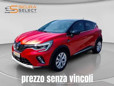 Usata Renault Captur Business 94 CV (69 kW) 2022 Rosso vivo/tetto nero SUV