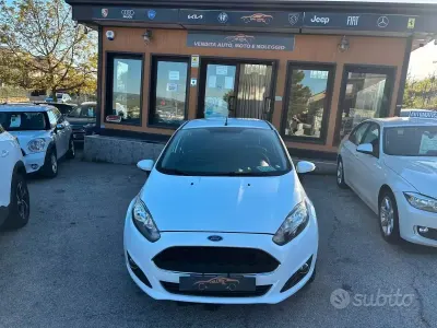 Usado Ford Fiesta Titanium 85 CV (62 kW) 2017 Blanco Utilitario